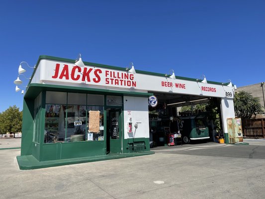 Jack’s Filling Station by null
