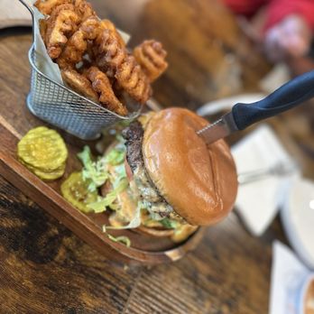 Da Burger Wing Hub - Burgers Near Me - Wahiawa, Hawaii Da Burger Wing Hub - Burgers Near Me - Wahiawa, Hawaii