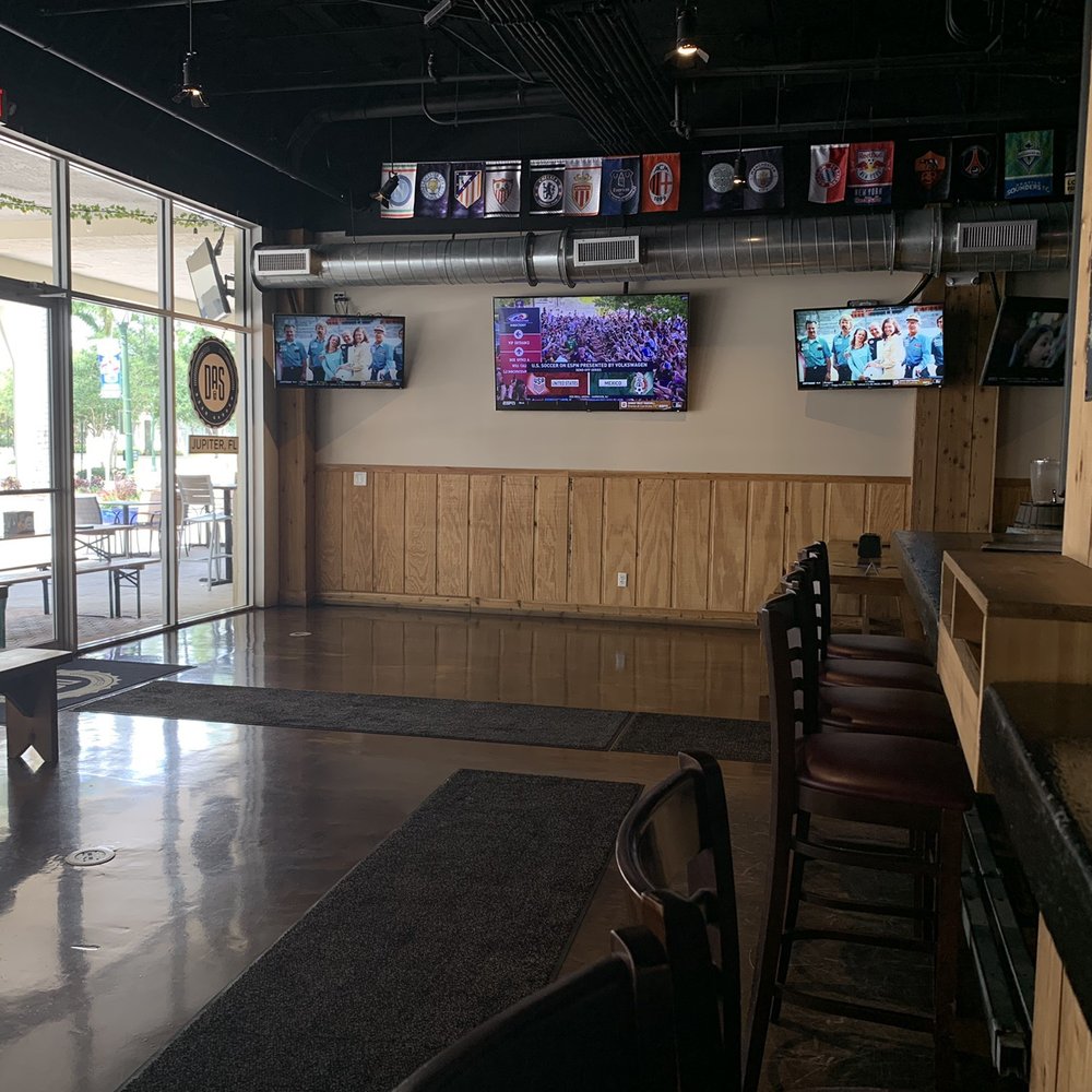 DAS Beer Garden - So much room for activities - Sports Bars Near Me - Jupiter, Florida