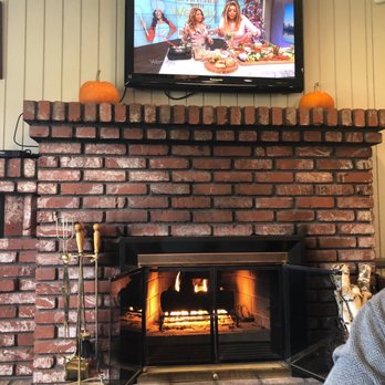 The Mulligan Room - Sitting by the fire - American Near Me - Tehachapi, California