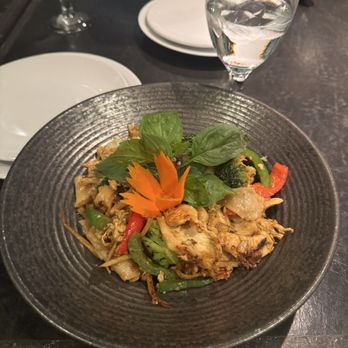 Noi Thai Cuisine - Drunken Noodles (Khi Mao Noodles) - Thai Near Me - Honolulu, Hawaii