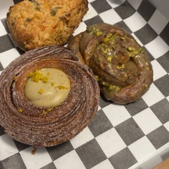 Two Seven Two - Earl grey, savory scone, cardamom scone - Bakeries Near Me - Cincinnati, Ohio