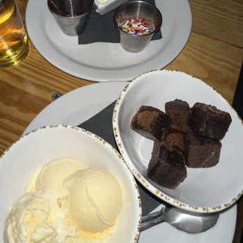 Wheelhouse Downtown - Brownie sundae - Burgers Near Me - Saint Louis, Missouri Wheelhouse Downtown - Brownie sundae - Burgers Near Me - Saint Louis, Missouri