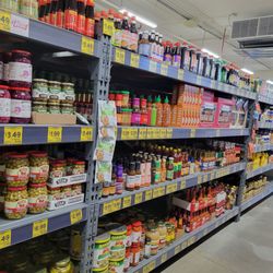 Grocery Outlet - Shelves are stocked