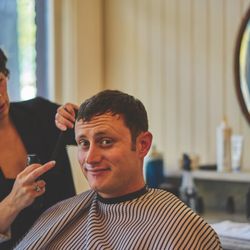 Bell Barber - Starland District