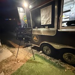 Mona’s Samosas - Outside