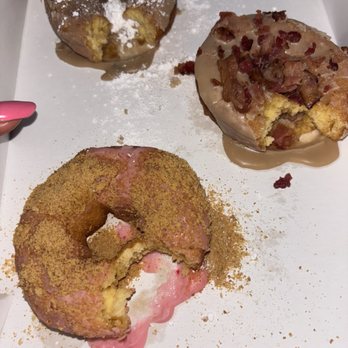 Duck Donuts - Cinnamon Bun, Maple Bacon, Strawberry Shortcake yum - Donuts Near Me - Woodbridge, Virginia Duck Donuts - Cinnamon Bun, Maple Bacon, Strawberry Shortcake yum - Donuts Near Me - Woodbridge, Virginia