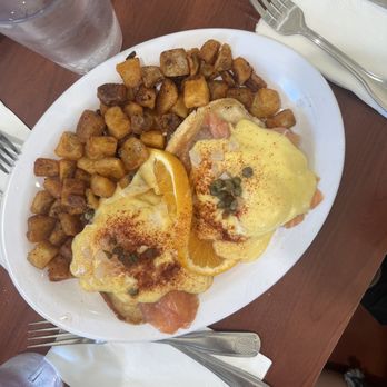 Eggs 'n Things - Waikiki Beach Eggspress - Smoked Salmon Benedict - Breakfast & Brunch Near Me - Honolulu, Hawaii Eggs 'n Things - Waikiki Beach Eggspress - Smoked Salmon Benedict - Breakfast & Brunch Near Me - Honolulu, Hawaii