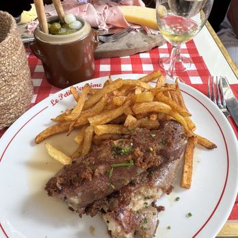 Le Petit Vendôme - Pied cochon - Sandwiches Near Me - Paris, 75 Le Petit Vendôme - Pied cochon - Sandwiches Near Me - Paris, 75