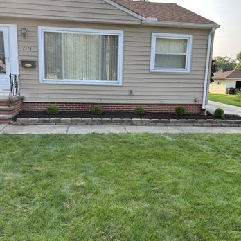Landlord - the front yard of a house with a lawn in front of it - Tree Services Near Me - Parma Heights, Ohio Landlord - the front yard of a house with a lawn in front of it - Tree Services Near Me - Parma Heights, Ohio