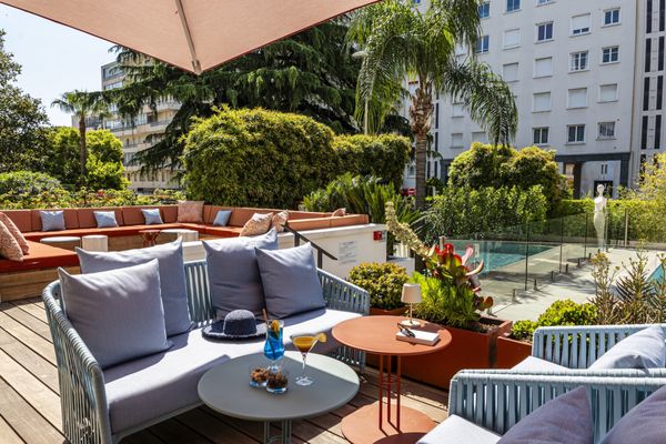 Hotel Canberra (le) by null