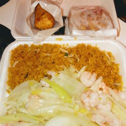 Zhengs Restaurant - Shrimp Chow Mein Combination Platter was very tasty!
