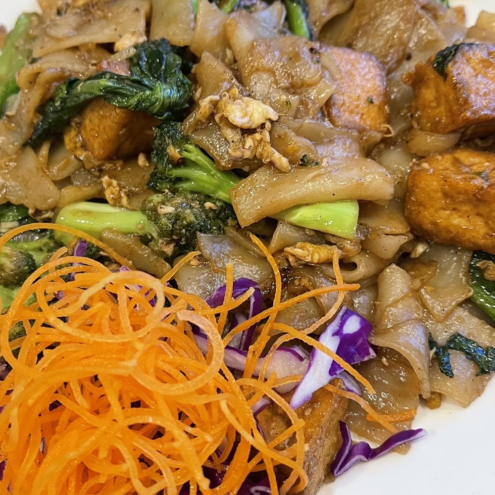 Andy's Thai Kitchen - Pad See Ew Noodle - Thai Near Me - Chicago, Illinois