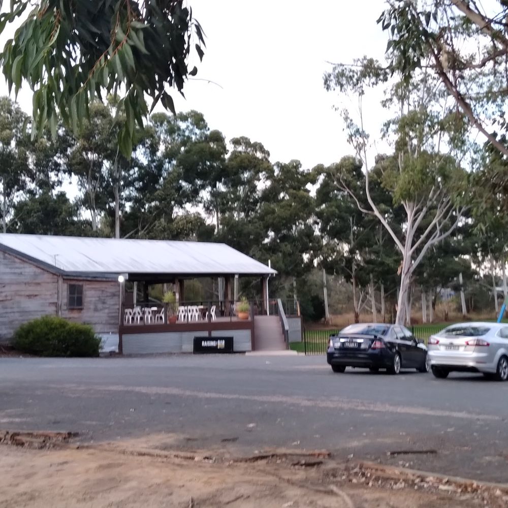 Kinross Woolshed Hotel - Outside - Restaurants Near Me - Thurgoona, NSW
