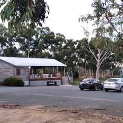 Kinross Woolshed Hotel - Outside