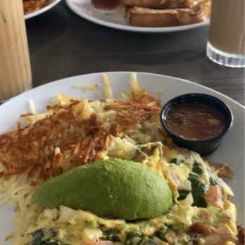 Off Street Cafe - Garden omelette + avocado +bacon - American Near Me - Cerritos, California