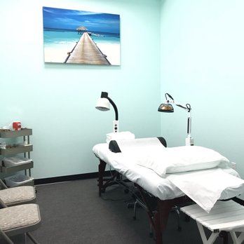 TCM Acupuncture Wellness Clinic - Treatment rooms are bright and relaxing - Acupuncture Near Me - Manteca, California TCM Acupuncture Wellness Clinic - Treatment rooms are bright and relaxing - Acupuncture Near Me - Manteca, California