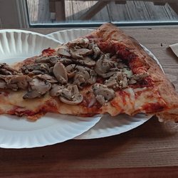 Benny Tesoro's - Piiiizzaaaaa