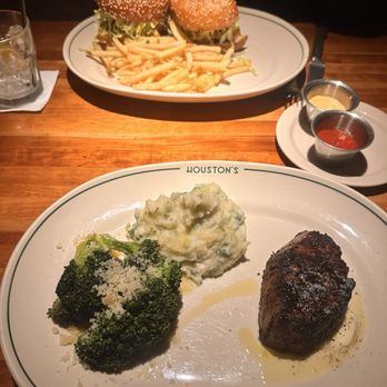 Houston's Restaurant - Filet & burger were so delicious - New American Near Me - Irvine, California