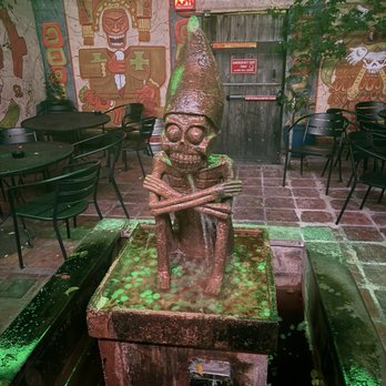 Casino El Camino - Patio fountain - Dive Bars Near Me - Austin, Texas Casino El Camino - Patio fountain - Dive Bars Near Me - Austin, Texas