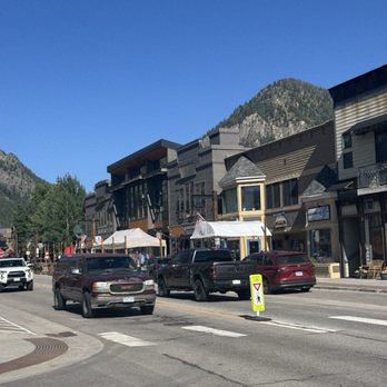Frisco Lodge - Bed & Breakfast Near Me - Frisco, Colorado