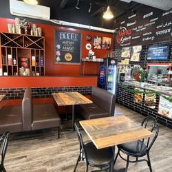 Noras Kabob - Inside