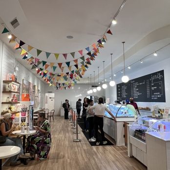 Jeni's Splendid Ice Creams - Inside! - Ice Cream & Frozen Yogurt Near Me - Chicago, Illinois Jeni's Splendid Ice Creams - Inside! - Ice Cream & Frozen Yogurt Near Me - Chicago, Illinois