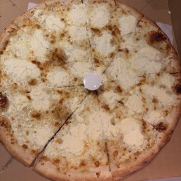 The Bianca : Ricotta , Garlic , Fresh Mozzarella .