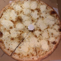 Il Trio Restaurant - The Bianca : Ricotta , Garlic , Fresh Mozzarella .
