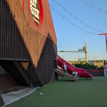 Hat Creek Burger Company - Burgers Near Me - Round Rock, Texas