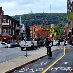 Ville de Montréal - On the Plateau and looking up to Parc Mont-Royal and the Croix de Maisonneuve, one of the cool kids in the bike lane is giving me the V sign