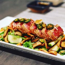 Keep The Fork - Tuna tataki on a shiitake salad