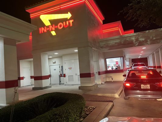 In-N-Out Burger by null