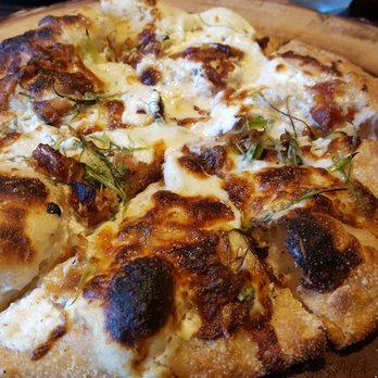 Bacari GDL - Blanc fromage pizza - Mediterranean Near Me - Glendale, California