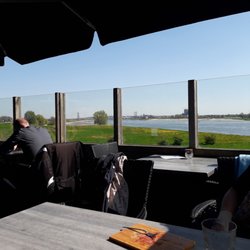 Brasserie De Altena - Terasse mit Blick auf die Wal