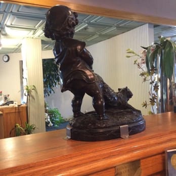 Crystal Jade - Interesting decor in this place.  Featured here is a young girl molesting a fleeing feline. - Chinese Near Me - Omaha, Nebraska
