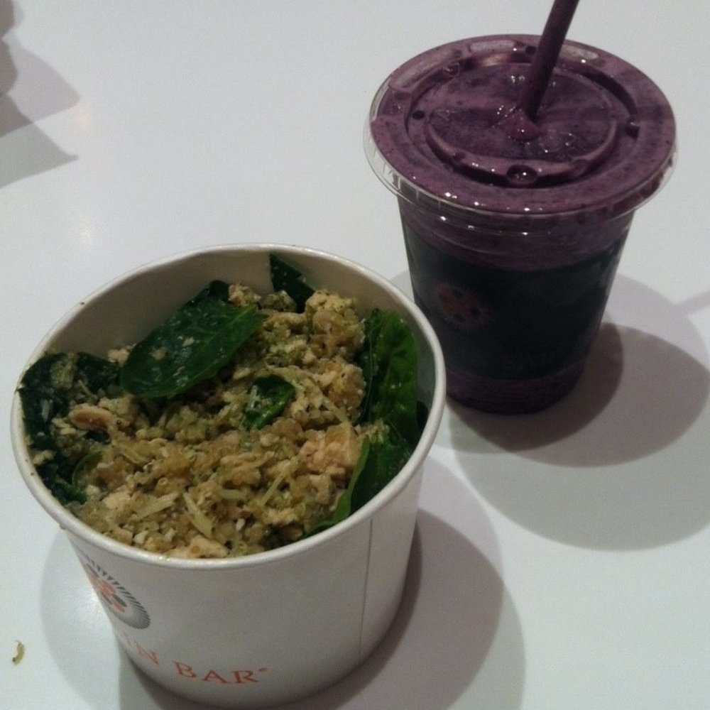 Chicken pesto quinoa and a fruit loop'd smoothie. Delicious bowl. OK smoothie. Chicken pesto quinoa and a fruit loop'd smoothie. Delicious bowl. OK smoothie.