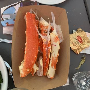 Gladstone's - 1 1/2 Pound Alaskan King Crab - Seafood Near Me - Long Beach, California