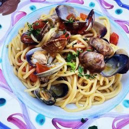spaghetti alle vongole (clams) spaghetti alle vongole (clams)