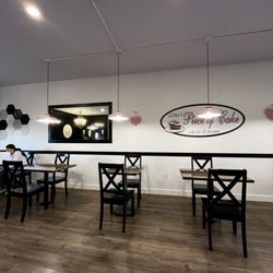 Gina's Piece of Cake - Orcutt - Seating area
