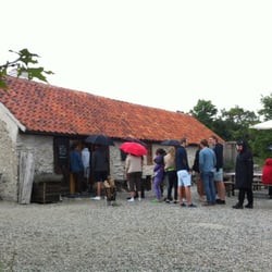 RUTE Stenugnsbageri - A line out the door, in the rain!