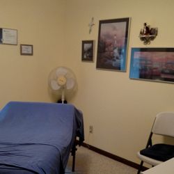 Lyndon Bartle, LMT - Quiet, spacious massage room.