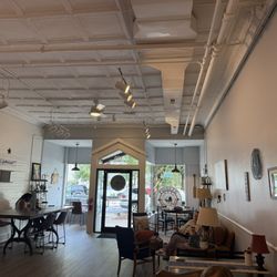 Pioneer Coffee - Interior