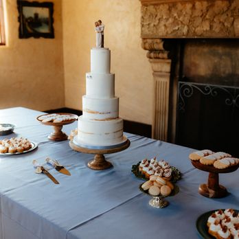 Le Petit Sweet - a wedding cake and cupcakes - Coffee & Tea Near Me - Mount Dora, Florida