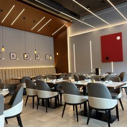 Flame Bistro And Bar - Dining area