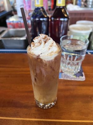 Deluxe Bar & Grill by null