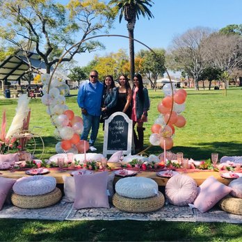 Picnic Del Amor - Beautiful set up - Party & Event Planning Near Me Picnic Del Amor - Beautiful set up - Party & Event Planning Near Me