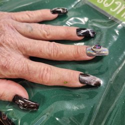 4 Season Nails