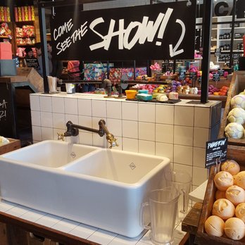 Lush - The Show Room - Skin Care Near Me - Oak Brook, Illinois