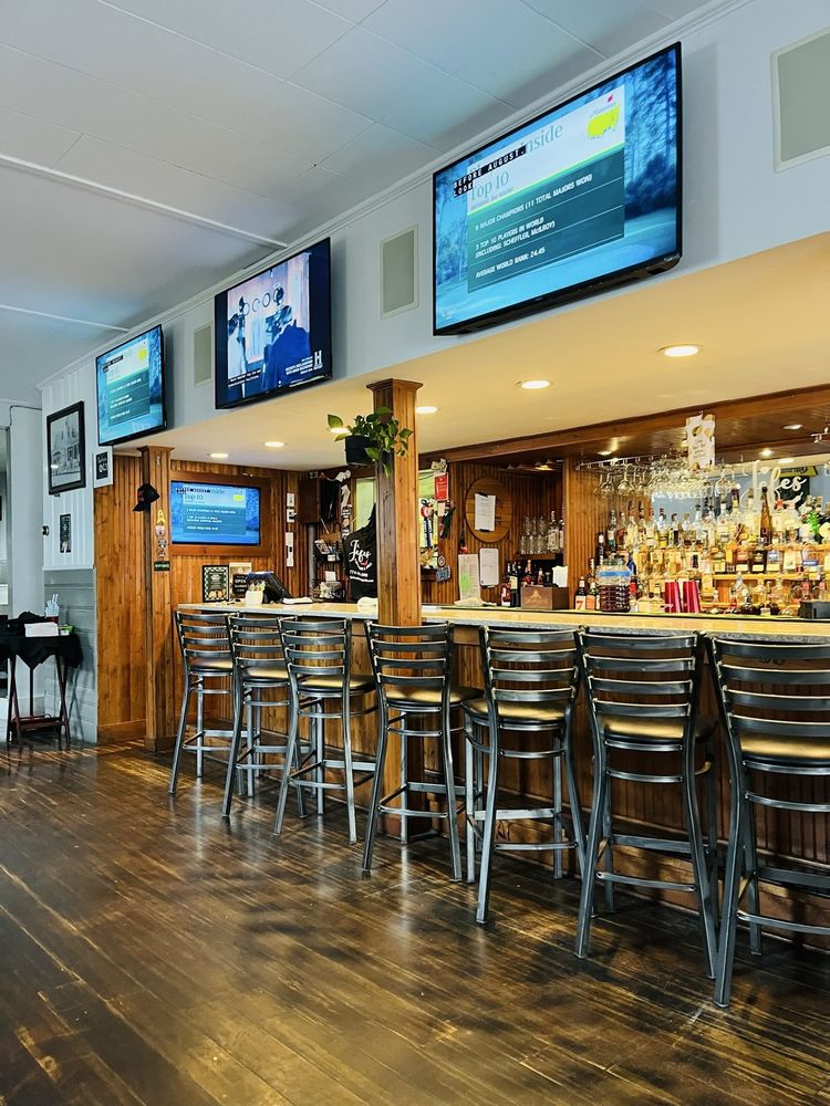 Jefes: A Betta Bar and Grille 